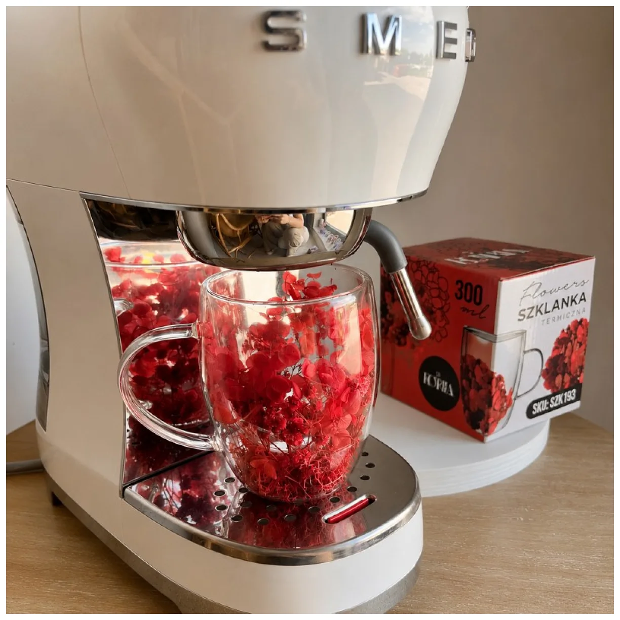 Szklanka termiczna z kwiatami w środku, pełne kwiatów mix, czerwone red 300ml 1szt - obrazek 8