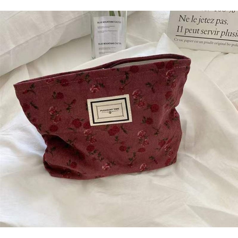 Kosmetyczka jednokomorowa różowa w czerwone kwiatuszki 25 x 5 x18 cm KS118 - obrazek 5