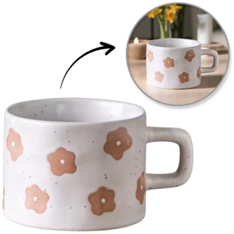 Stylowy biały kubek ceramiczny z brązowym kwiatowym wzorem retro 250 ml