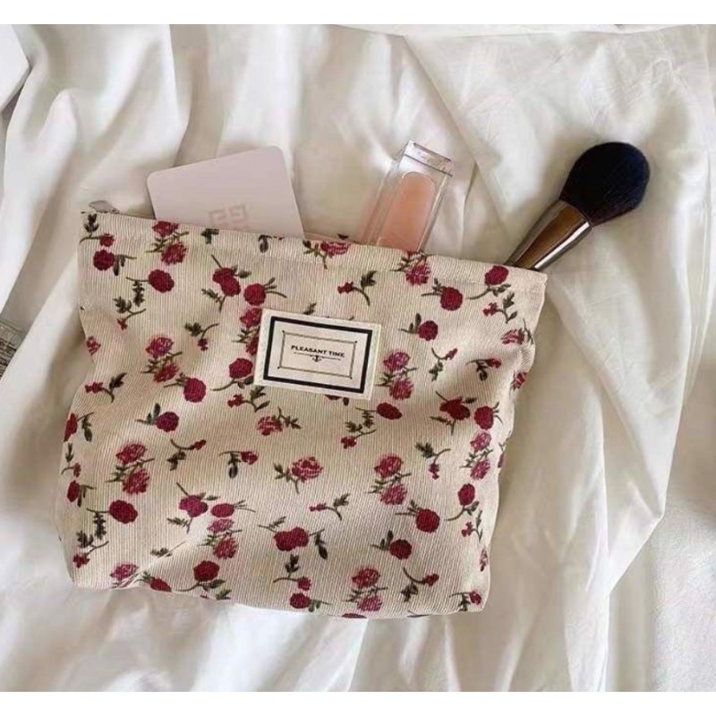 Kosmetyczka jednokomorowa beżowa w czerwone kwiatuszki 25 x 5 x18 cm KS117 - obrazek 3