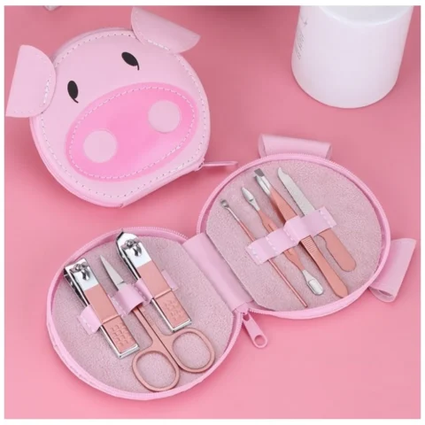 Zestaw akcesoriów do manicure w etui różowa świnka 7w1 AK07