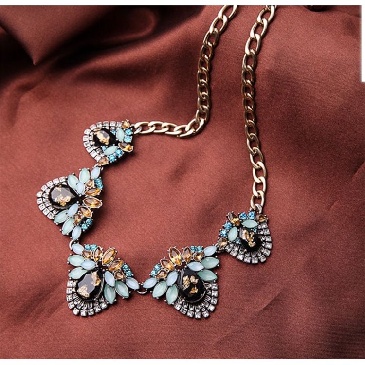 NASZYJNIK ELEGANCKI Z KRYSZTAŁKAMI N223 - obrazek 3