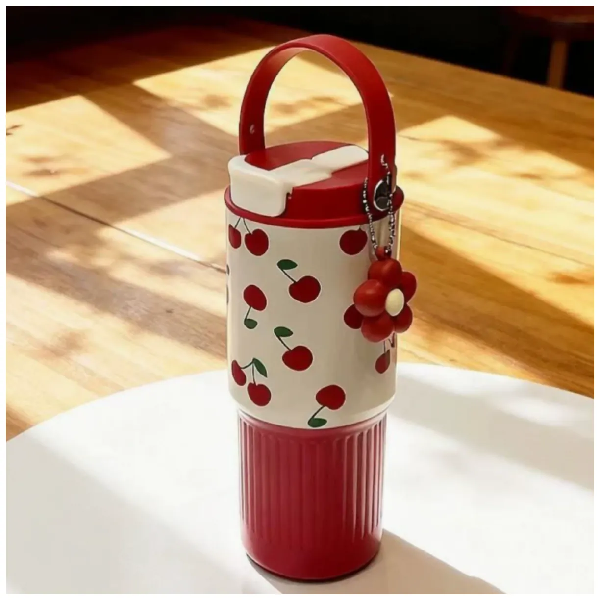 Kubek termiczny z uchwytem i ustnikiem, czerwony w wisienki 750ml BD57 - obrazek 3