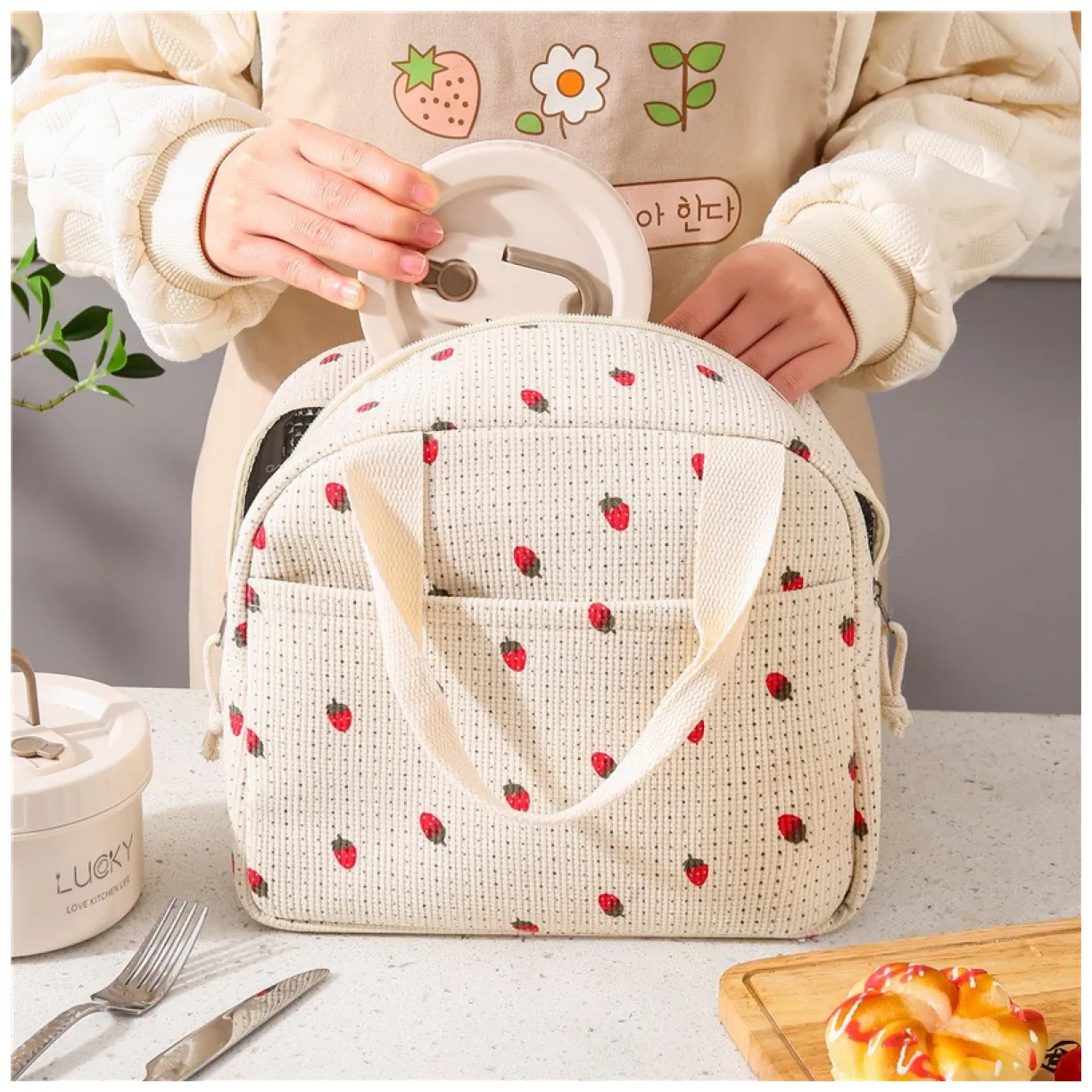 Torba termiczna do przenoszenia żywności LUNCH BOX truskawki 26x21x18cm PJM42 - obrazek 3