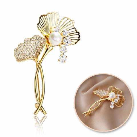 Broszka ozdobna - miłorząb z cyrkoniami i perłą BZ215