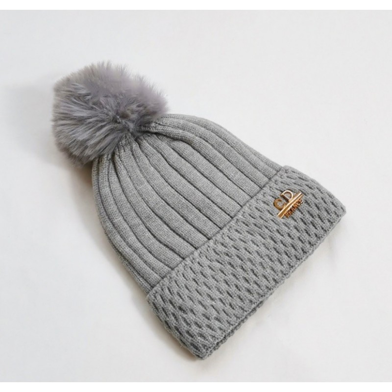 Czapka zimowa dzianinowa z pomponem i naszywką, szara CZ33WZ2 - obrazek 2