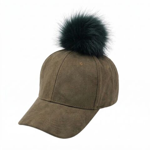 Czapka z daszkiem velvet z pomponem Military CZ13ZIE