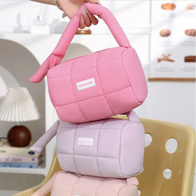 Kosmetyczka damska pikowana kuferek z rączką 18,5 x 12,5 x 13 cm KS140R - obrazek 6