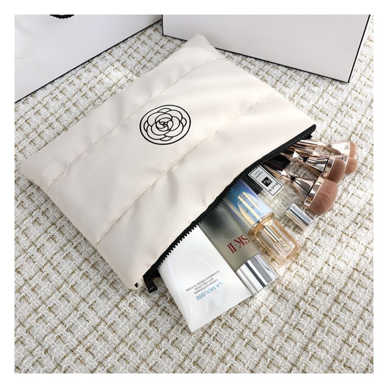 Kosmetyczka damska pikowana duża, wodoodporna biała 22 x 31cm KS144B - obrazek 4