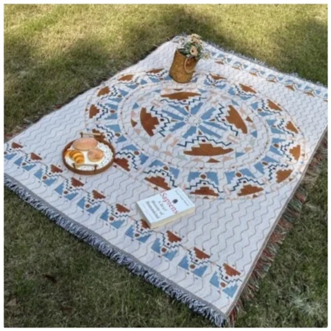 Narzuta boho dwustronna pleciona z frędzlami 130x180 cm na łóżko i kanapę