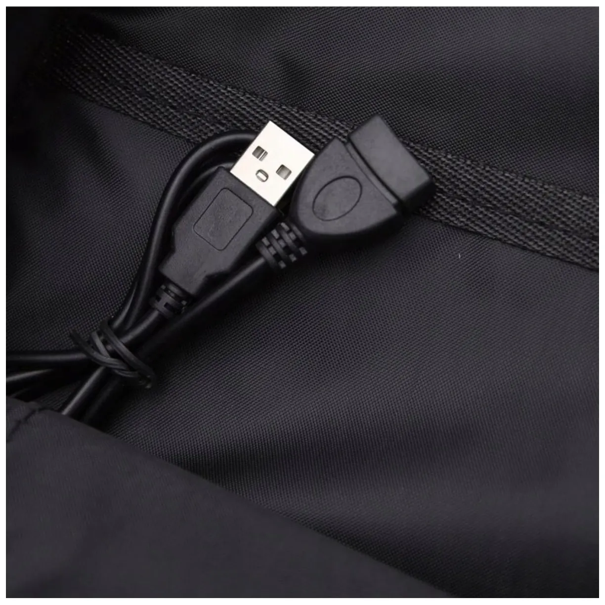 Pojemny plecak szkolny USB Oxford 37L czarny z brelokiem i wyjściem na słuchawki - obrazek 5