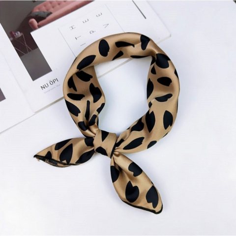 Szal Apaszka 2021 48x48 cm chusta print  SZAL42WZ7