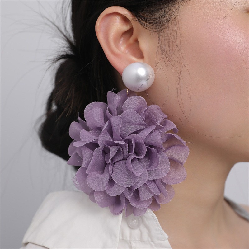 Kolczyki wiszące, efektowne tiulowe kwiat z perła, sztyft fiolet K1709 - obrazek 3