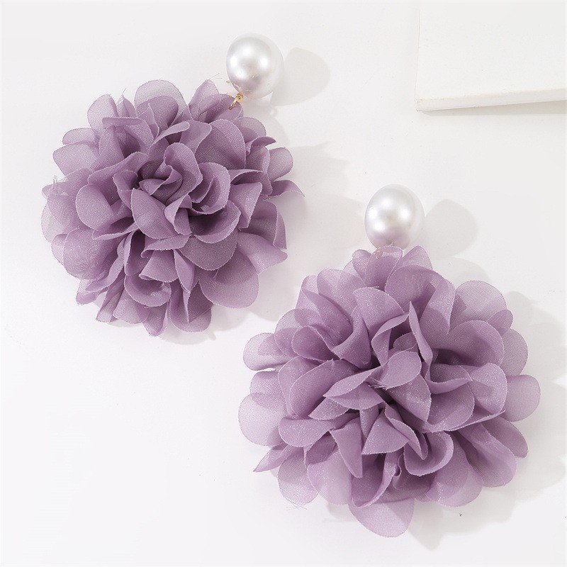 Kolczyki wiszące, efektowne tiulowe kwiat z perła, sztyft fiolet K1709 - obrazek 4
