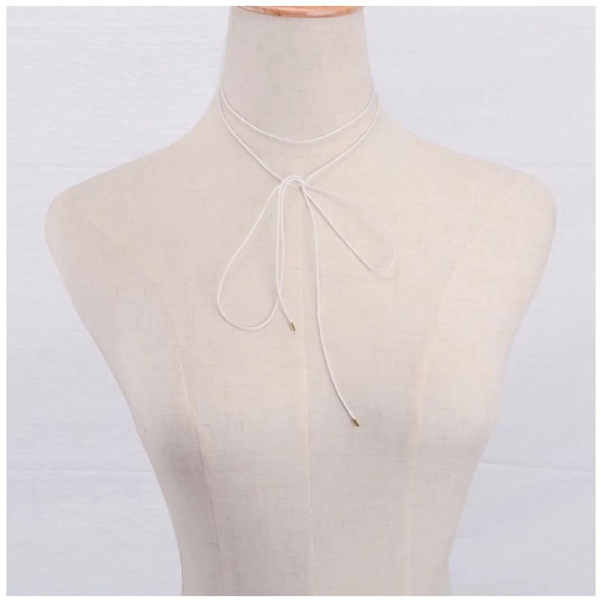naszyjnik choker biel - obrazek 4