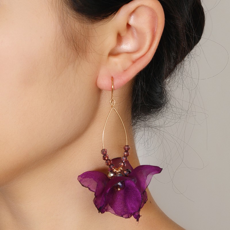 Kolczyki wiszące, efektowne tiulowe z koralikami fioletowe K1701 - obrazek 3