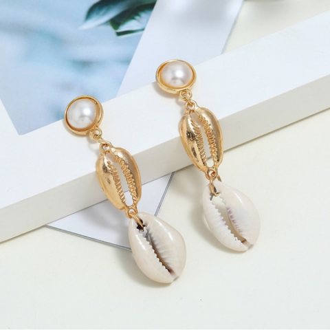 Kolczyki wiszące z muszelką złote  K1112