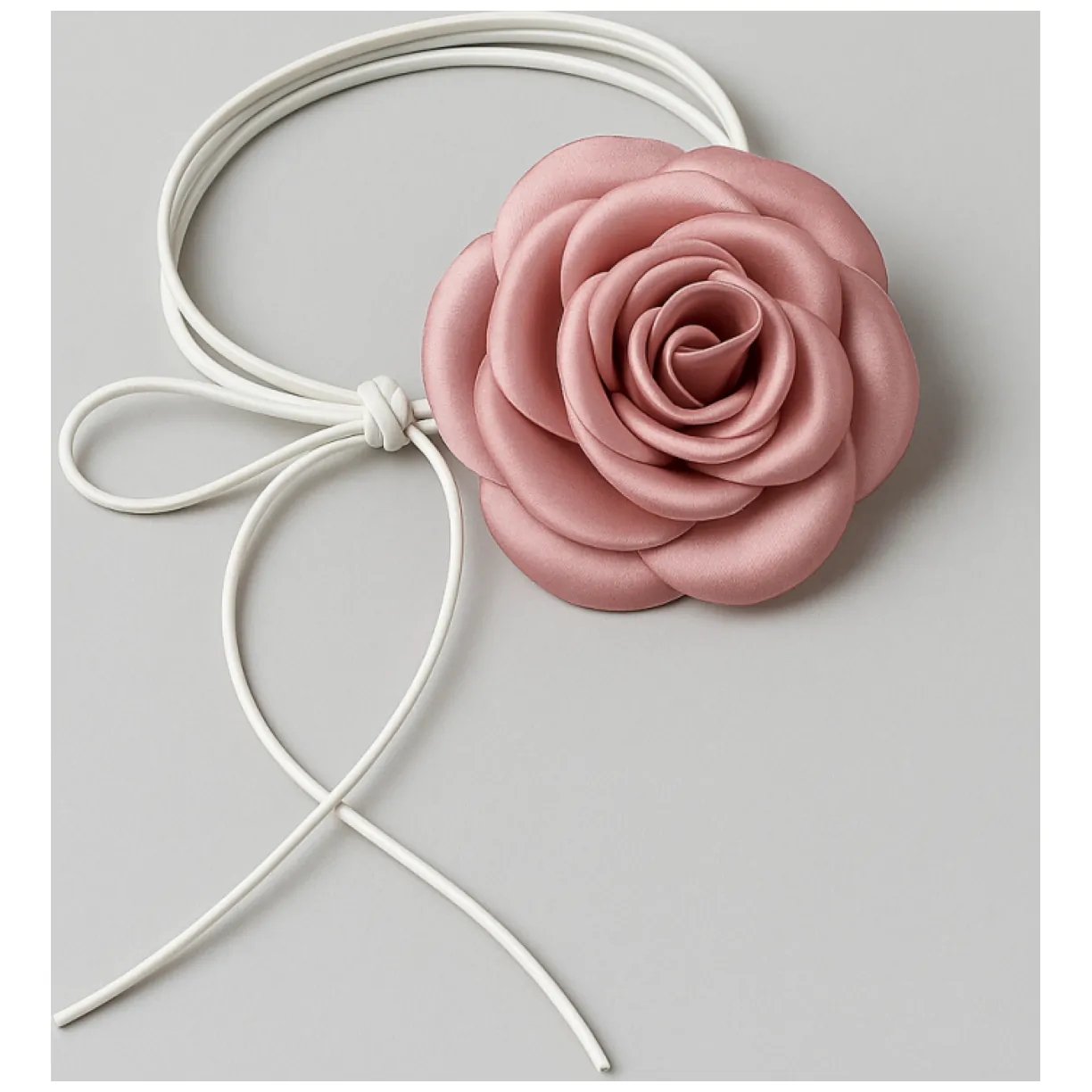 Naszyjnik choker XL ozdobny kwiat na szyję róża na rzemyku elegancka pudrowa N761R