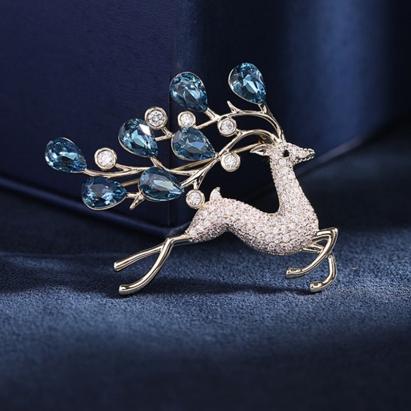 Broszka ozdobna elegancka z niebieskimi kryształkami, cyrkoniami BZ180 - obrazek 2