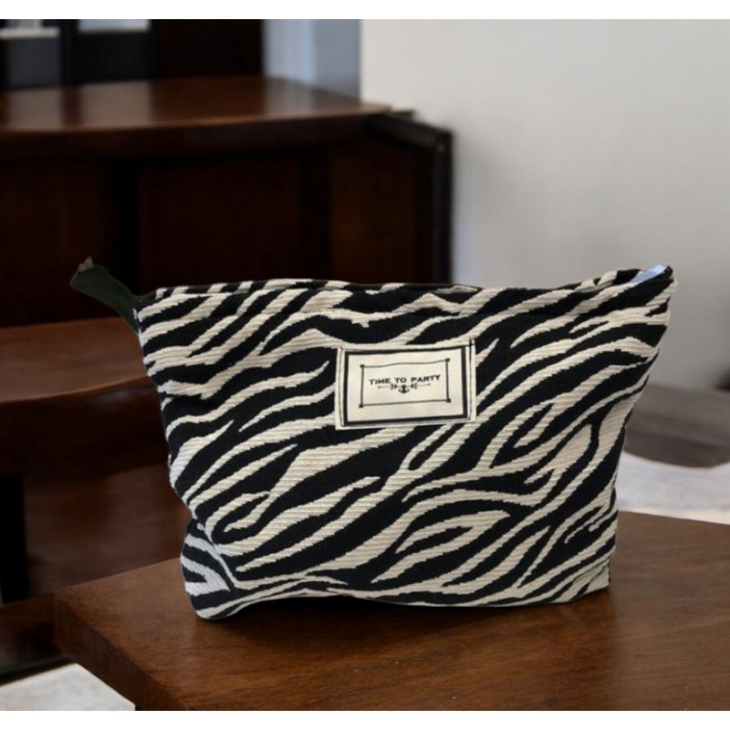 Kosmetyczka jednokomorowa zeberka czarno biała 25 x 5 x18 cm KS116 - obrazek 4