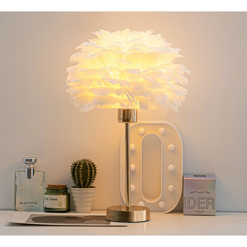 Elegancka lampa nocna stołowa z kloszem z białych piór ściemniacz 3 kolory świecenia na komode USB OZD12 - obrazek 4