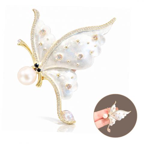 Broszka ozdobna - MOTYL z perłą, biała masa perłowa z cyrkoniami BZ227