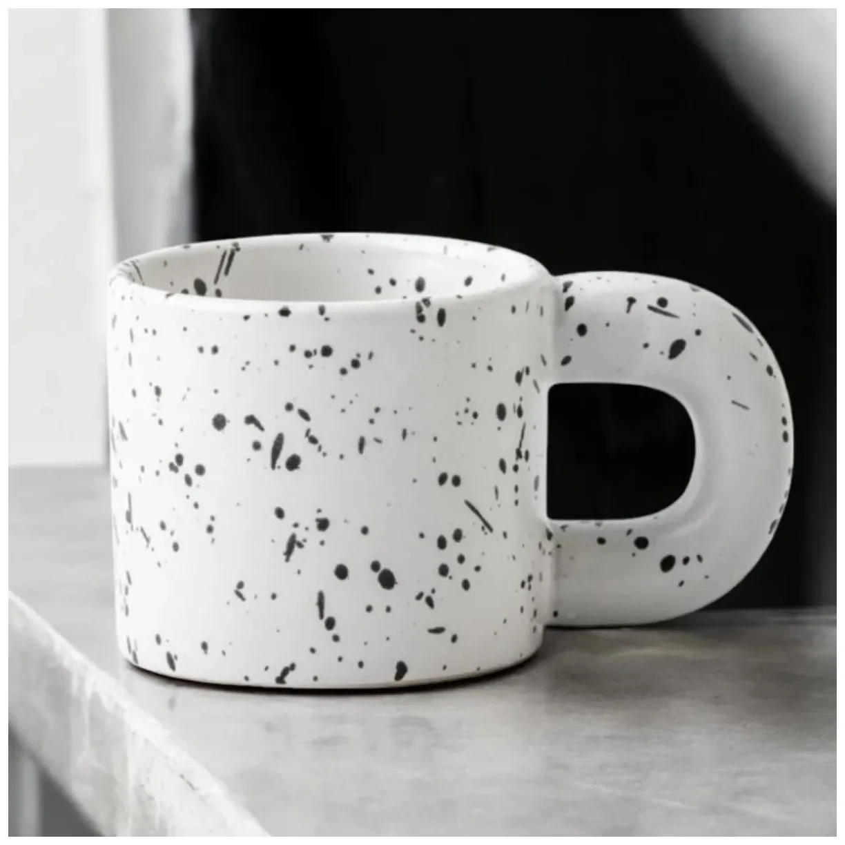 Ceramiczny, nakrapiany kubek z uchem 300 ml Matowy CUP19 - obrazek 3