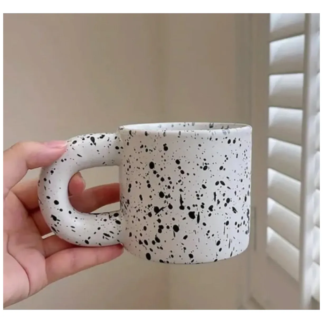 Ceramiczny, nakrapiany kubek z uchem 300 ml Matowy CUP19 - obrazek 4