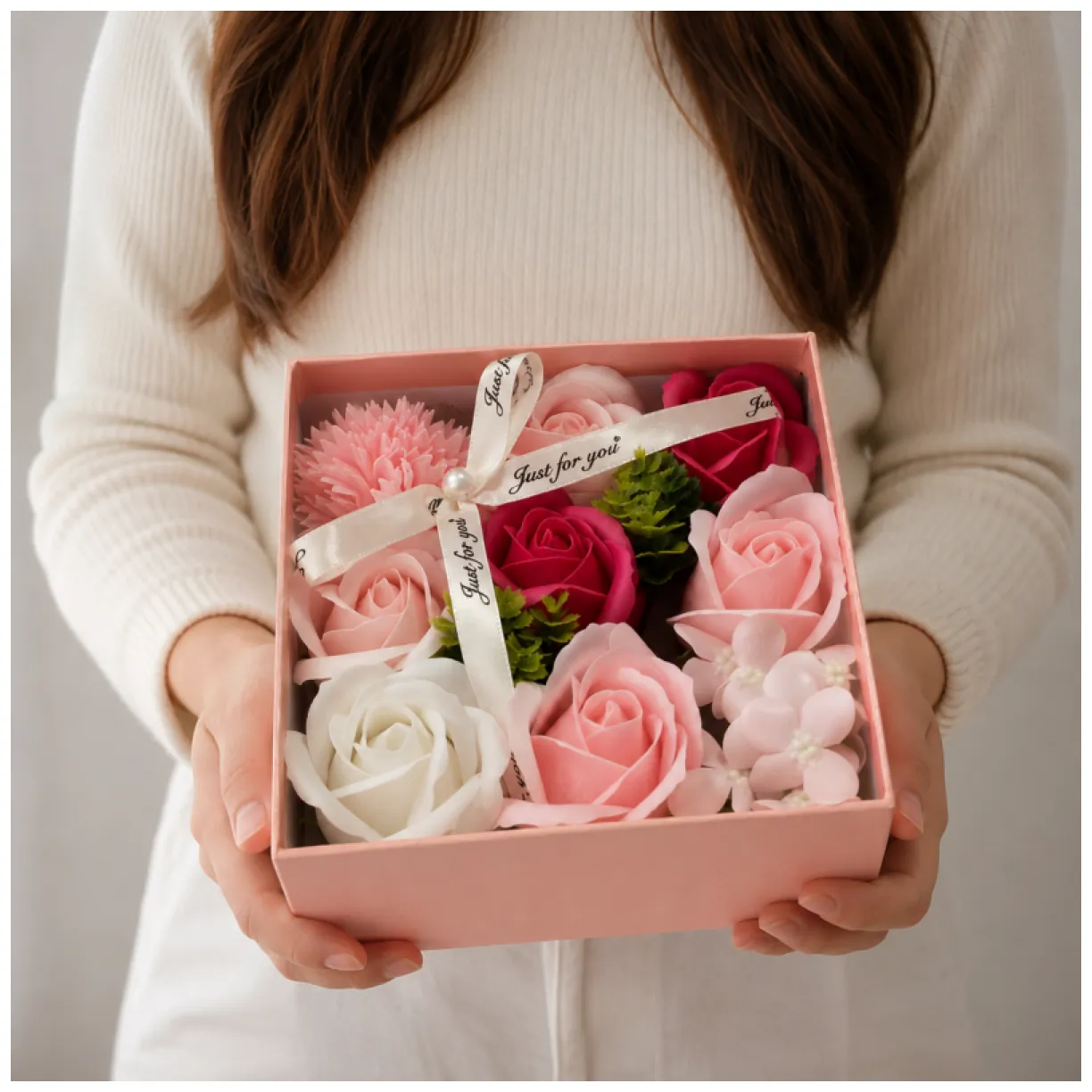 Bukiet zapachowych kwiatów mydlanych w ozdobnym pudełku, flower box - obrazek 3