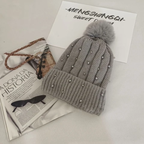 Czapka zimowa dzianinowa z pomponem i perełkami szara CZ36WZ2