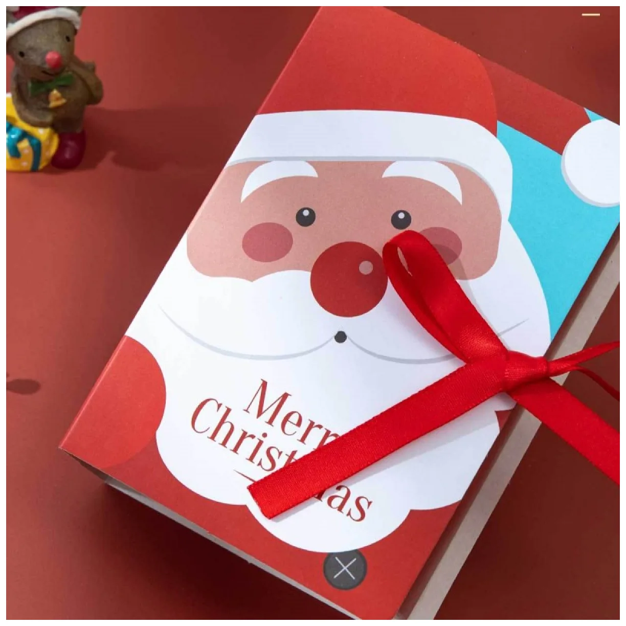Pudełko PREZENTOWE ozdobne czerwone z Mikołajem, MERRY CHRISTMAS z kokardą 13x9x4,5 cm - obrazek 4