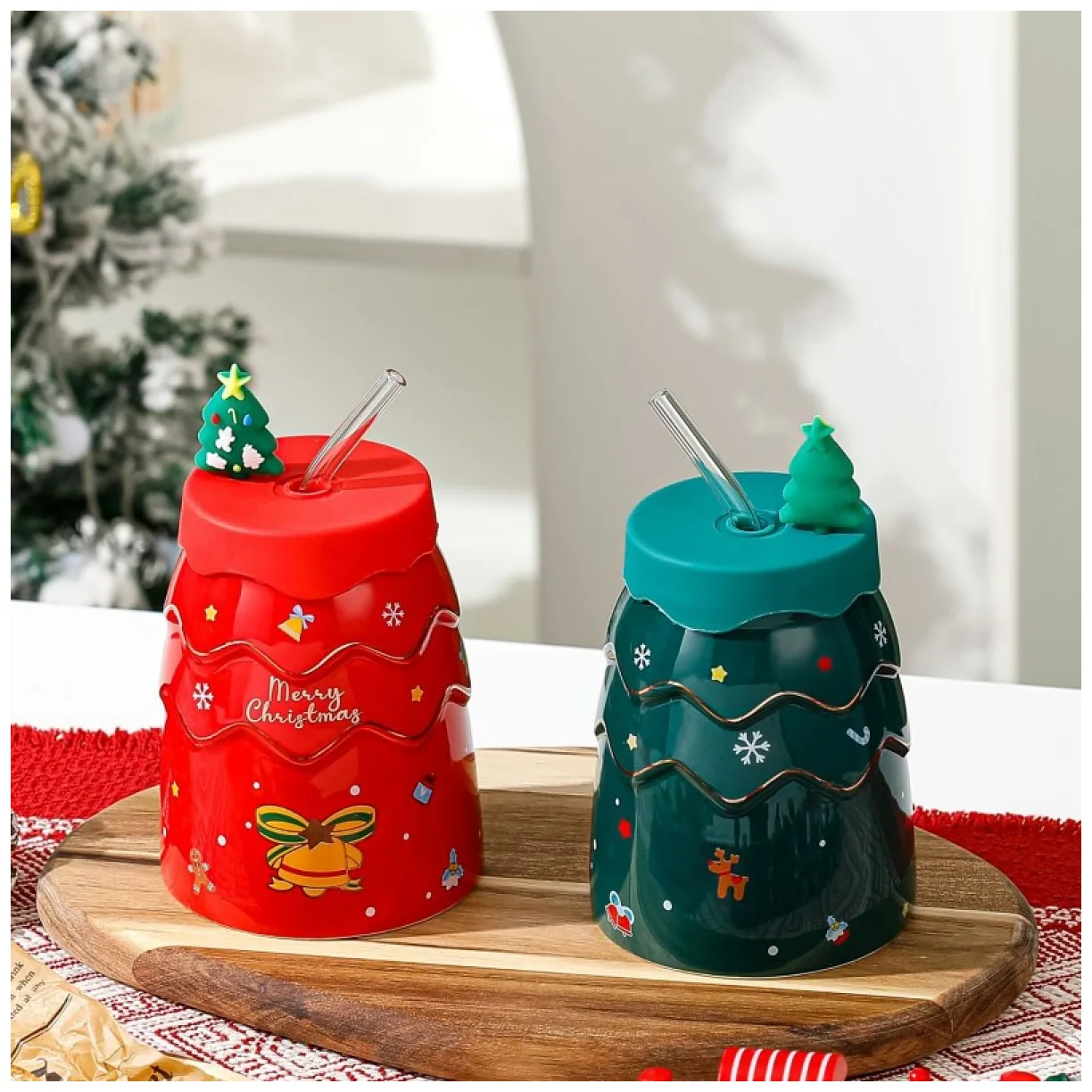 Kubek świąteczny ceramiczny z silikonową pokrywką i rurką czerwony 400 ml - obrazek 4